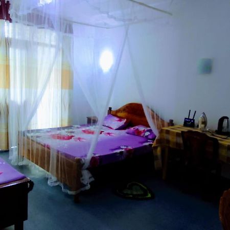 New Red Rose Ella Apartment Bagian luar foto