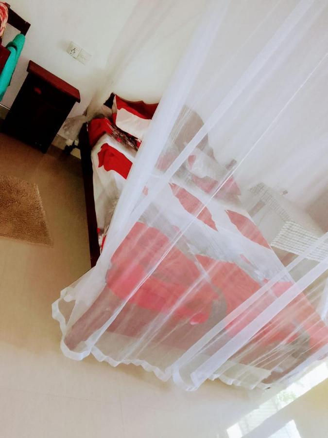 New Red Rose Ella Apartment Bagian luar foto