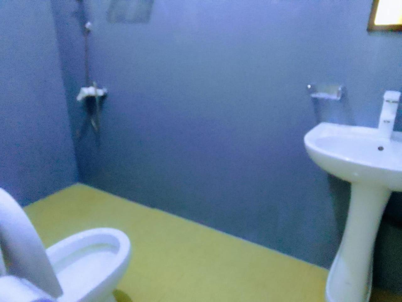 New Red Rose Ella Apartment Bagian luar foto