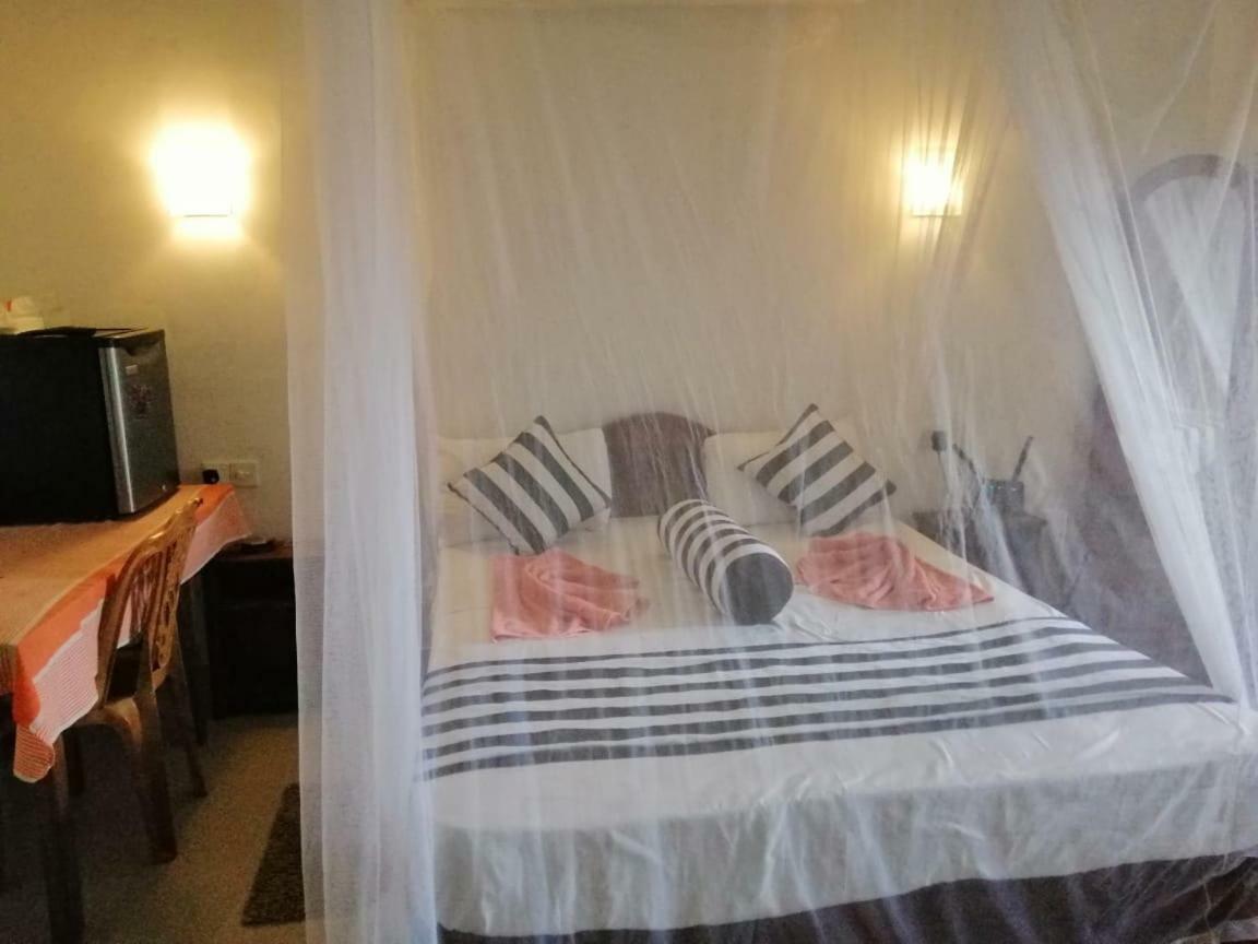 New Red Rose Ella Apartment Bagian luar foto