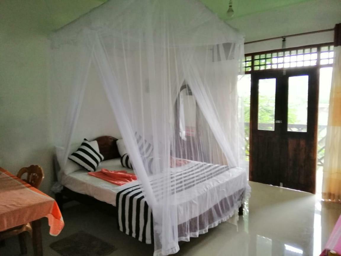 New Red Rose Ella Apartment Bagian luar foto