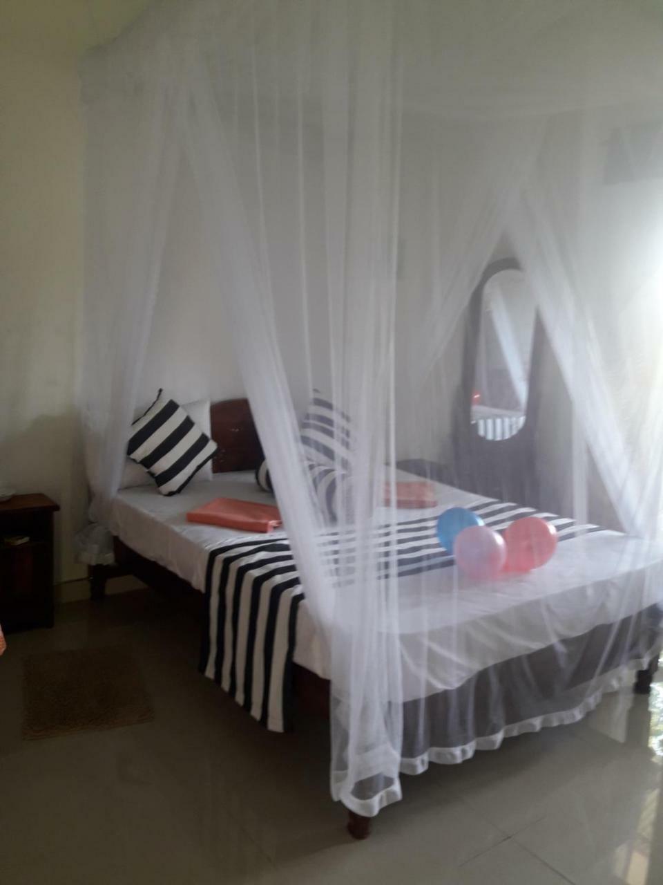 New Red Rose Ella Apartment Bagian luar foto